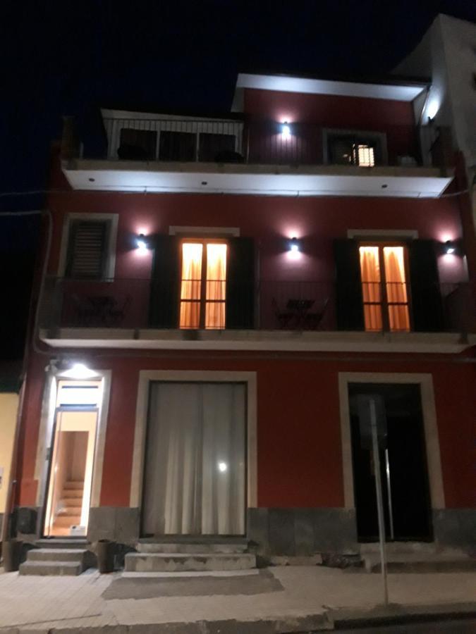 Bed & Breakfast Dietro Le Mura Aci Castello Bagian luar foto