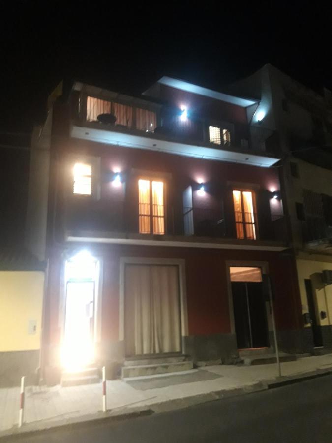 Bed & Breakfast Dietro Le Mura Aci Castello Bagian luar foto