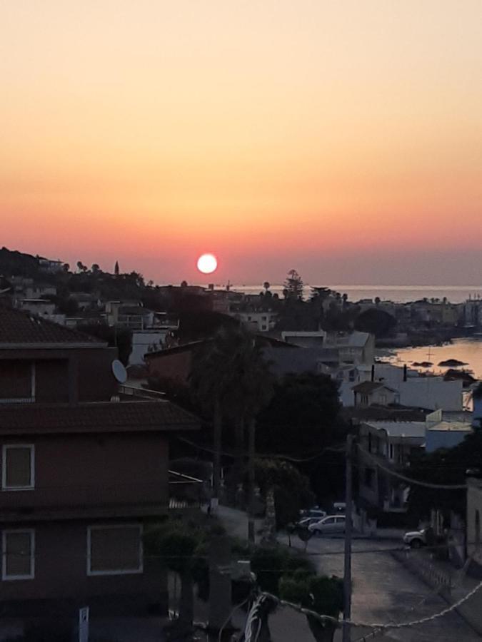 Bed & Breakfast Dietro Le Mura Aci Castello Bagian luar foto