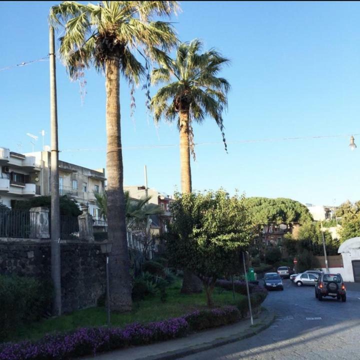 Bed & Breakfast Dietro Le Mura Aci Castello Bagian luar foto
