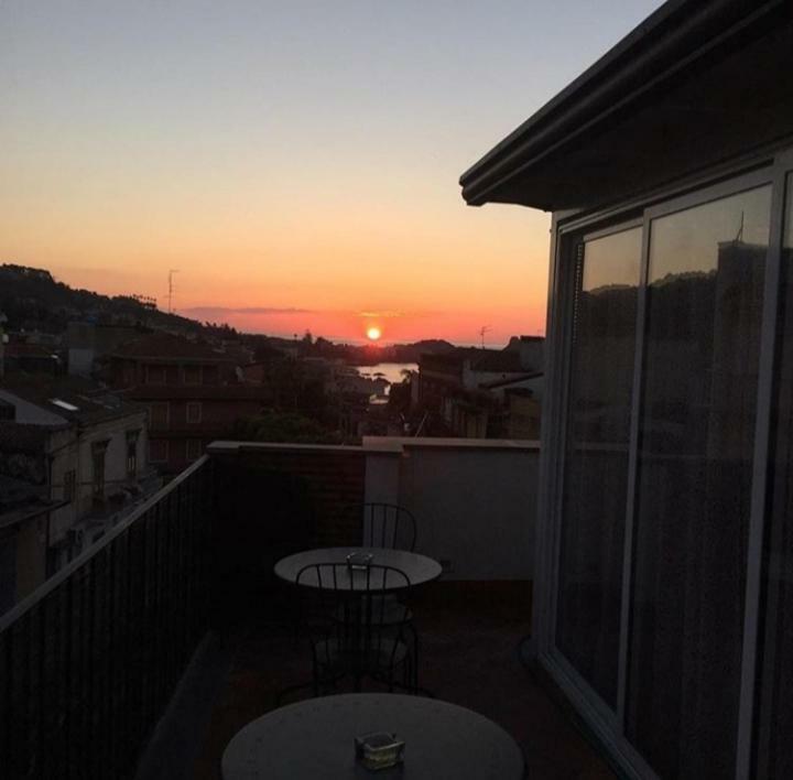 Bed & Breakfast Dietro Le Mura Aci Castello Bagian luar foto
