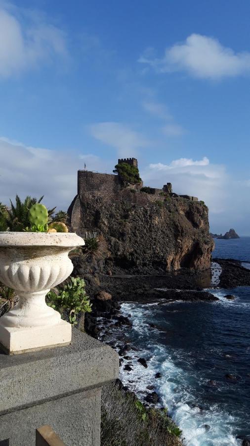 Bed & Breakfast Dietro Le Mura Aci Castello Bagian luar foto