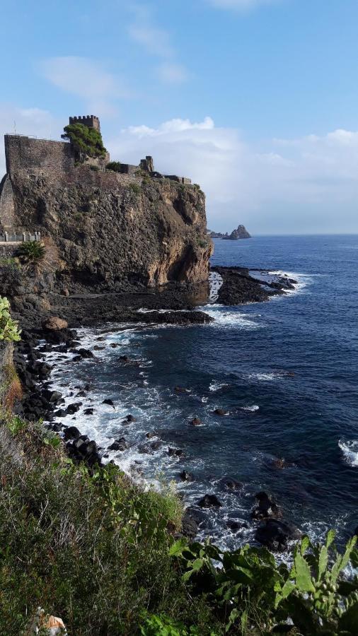 Bed & Breakfast Dietro Le Mura Aci Castello Bagian luar foto
