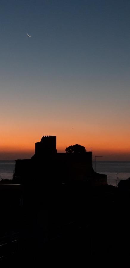 Bed & Breakfast Dietro Le Mura Aci Castello Bagian luar foto